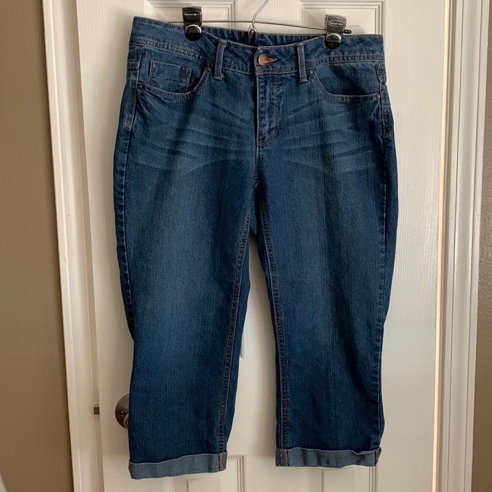 Size 10 Faded Glory capri jeans. Lightly worn.